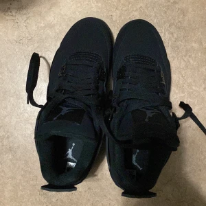 Jordan 4s - Beställde dom från usa fast köpte dom i större storlek så vill sälja dom pris kan diskuteras 