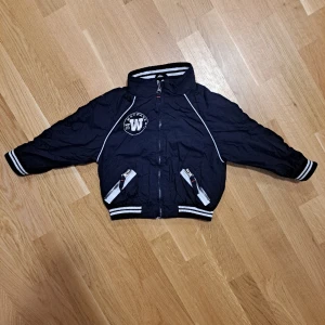 Jacka, barn - Jacka, barn i storlek 98