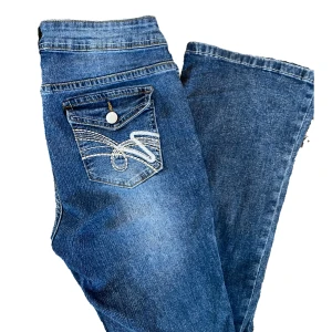 Y2k flared jeans  - Bra skick och super snygg!! Skriv för frågor osv, tryck gärna på köp nu:) 🫶🏻