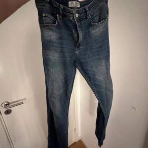 Riktigt snygga slim jeans till billigt pris!!