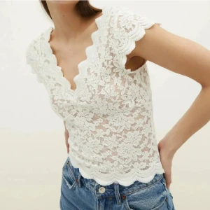 Spetstopp  - Jättefin spetstopp ifrån stradivarius. Tyvärr för liten för mig ( lånade bilder) 