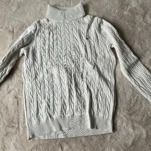 Säljer denna snygga gant tröjan i myclet bra skick storleken är M. Köpt för 1400