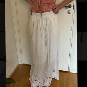 Långkjol med mönster  -  Jätte fin långkjol med magiskt mönster ner, skriv för fler bilder💗