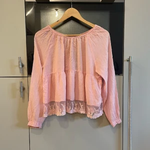 Nelly trend blus, xs - Fin rosa blus i storlek xs
