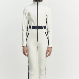 Skiddräkt  - Säljer denna otroligt fina dräkt som tyvär inte passar på mig eftersom jag e för kort! Endast använd 1 gång nyskick! Passar folk mellan 160-175