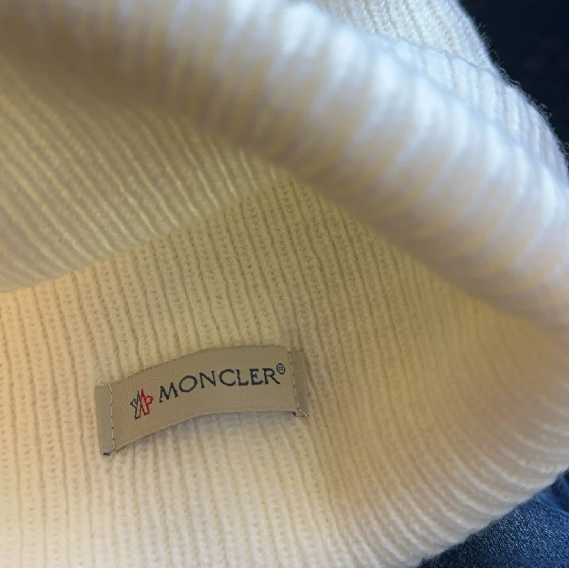 Moncler mössa - 90