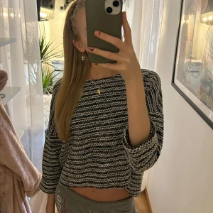 Trekvar tröja - Säljer denna jätte coola trekvarts ärmade tröja som inte kommer till användning💕