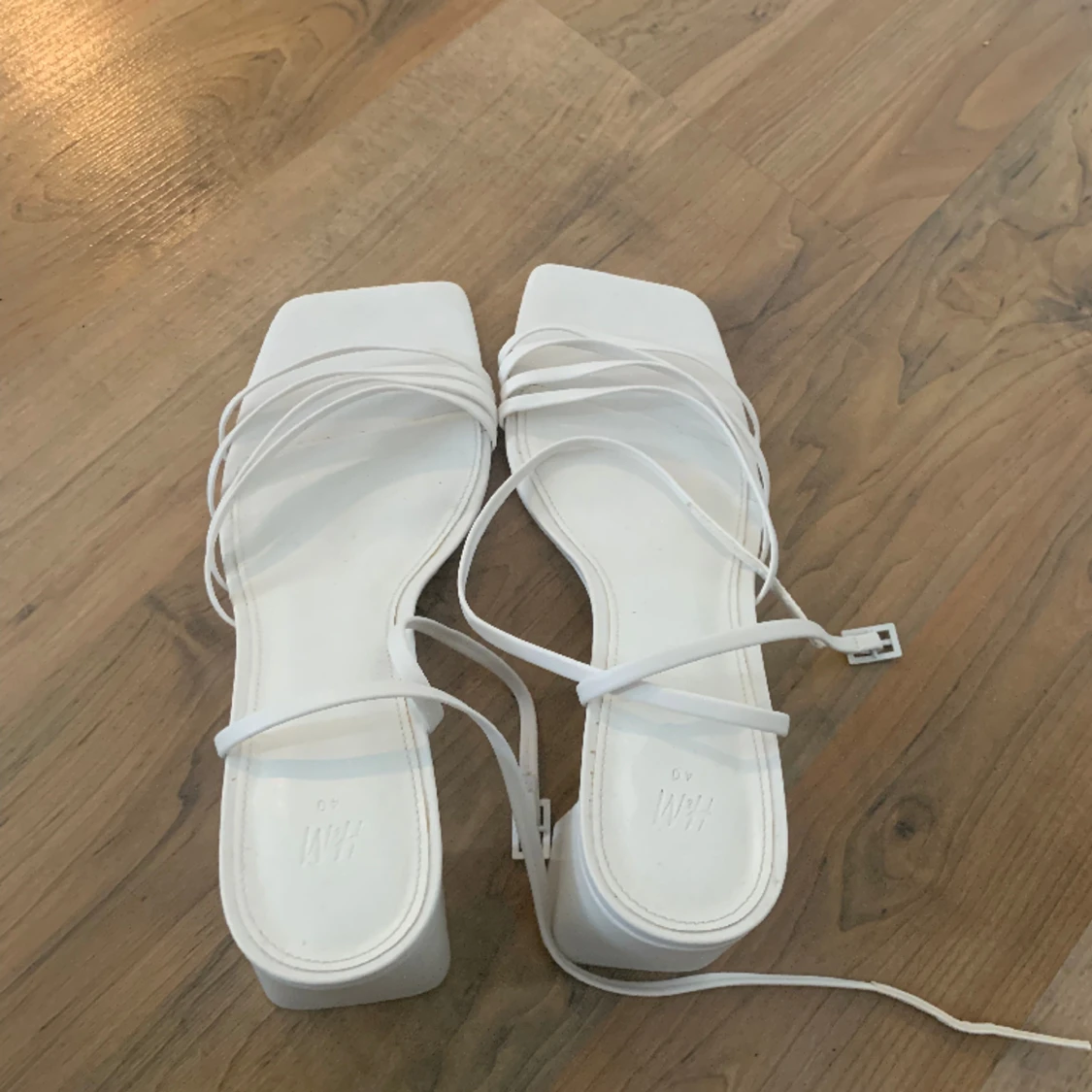 Vita klackskor  - 90