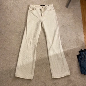 Jeans - Byxor från Jaded London i storlek W25. Dom har en fläck på sig men inget som syns. Köpta för 1200kr. PRIS KAN DISKUTERAS!