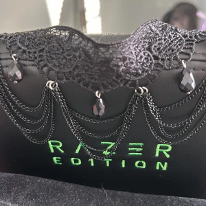 Halsband-goth - Säljer ett halsband i goth-liknande stil, knappt använd