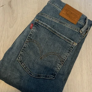 Levis  - Jeans. Skinny. Super snygga! Storlek 27. 300kr