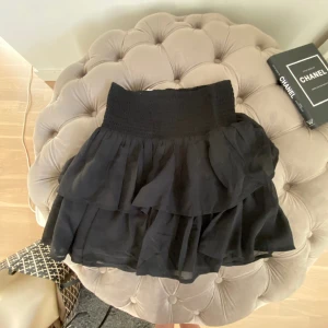 Kjol - Söt svart volangkjol, nyskick!❣️ XS