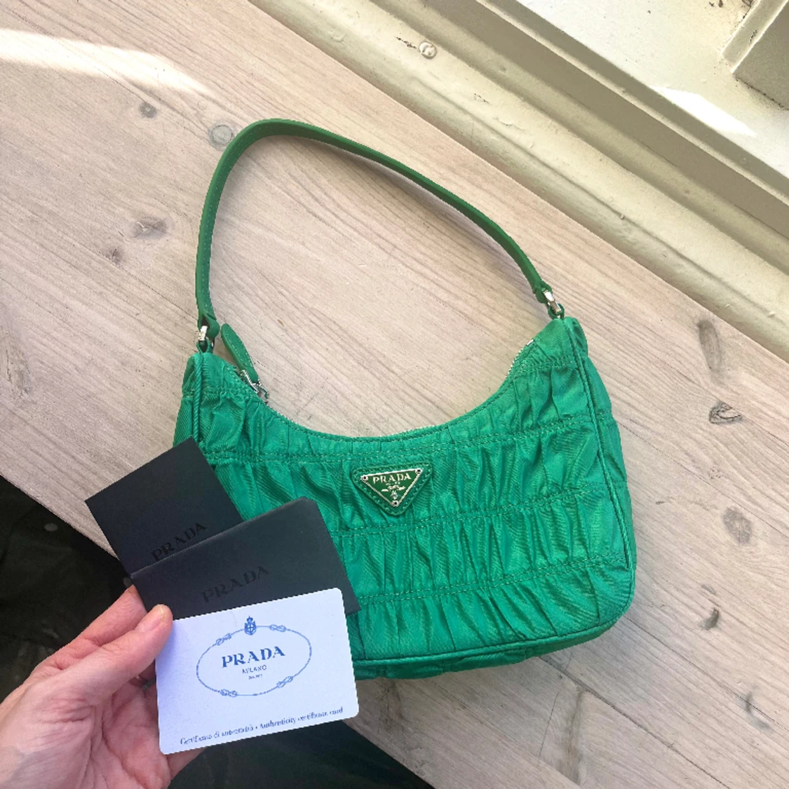 Väska Prada nylon grön