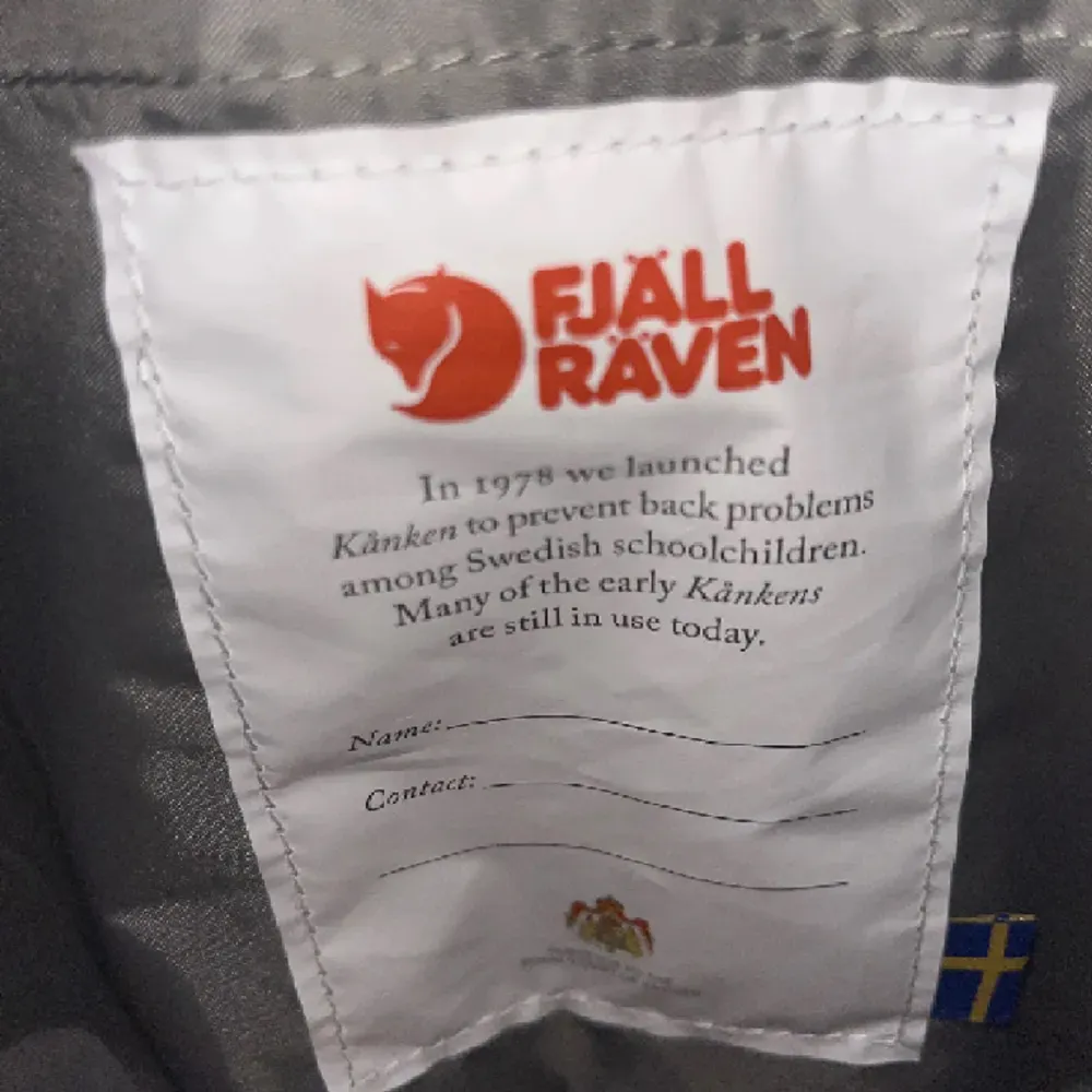 Säljer en del väskor, från 29kr!  Fjällräven ( helt ny ). 999kr köpt för 1800kr. Stor storlek, rymmer 16 liter . Väskor.