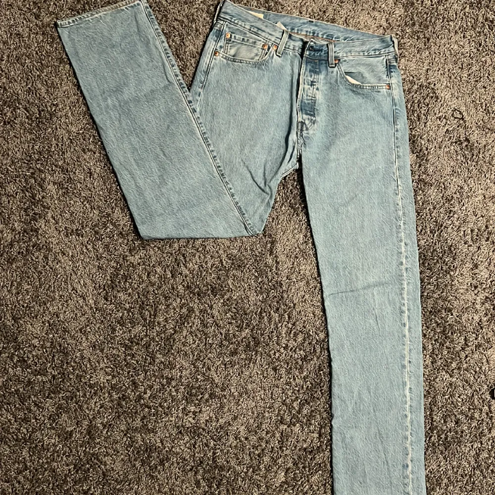 Ett par Levis 501 i storlek 32/32. Jeans & Byxor.