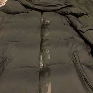 Moncler jacka - Sällsyn moncler jacka perfekt för kylan och fresh 