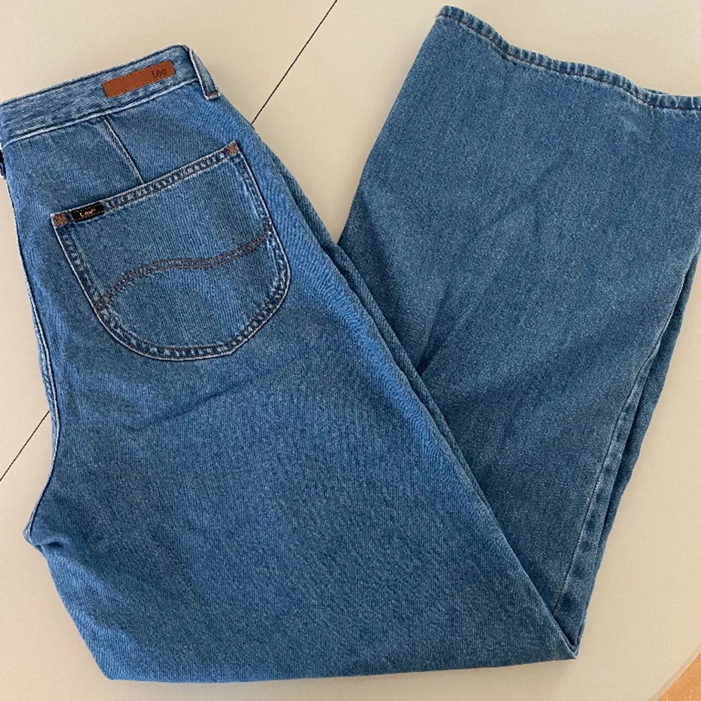 Blå jeans från Lee modellen ”Stella a line”. Storlek W30 L31. Jeans & Byxor.