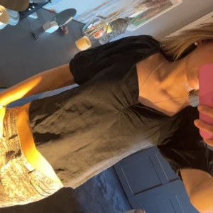 Fest topp - jätte fin topp som passar till fest, passar mig som har Xs/S