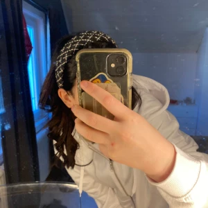 Hårband  - Tre stycken hårband som jag inte använder nånting. Alla är bra skick och nästan oanvända. 🎀