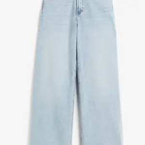 Wide jeans  Använt 1 gång  Storlek 36