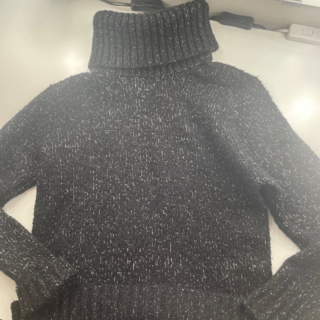 Svart stickad tröja  - 90