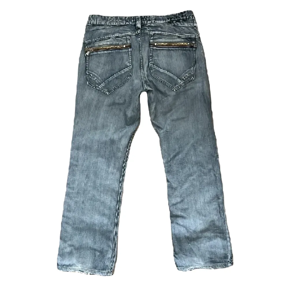 Supersnygga ljusblå baggy jeans! Midjemått: ca 90 cm, Innerbenslängd: ca 76 cm . Jeans & Byxor.