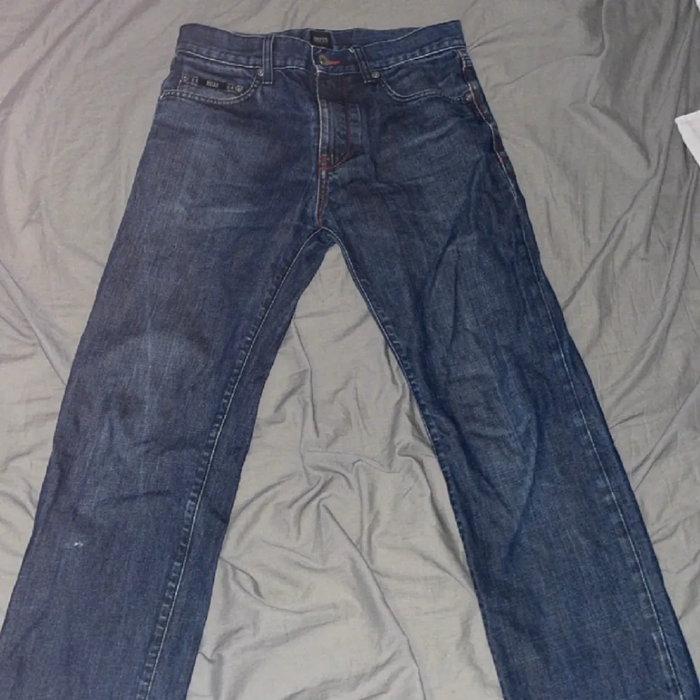 Fina Hugo boss jeans i storlek 31. Jeans & Byxor.