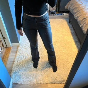 läder byxor  - snygga byxor från veromoda 🩷