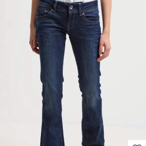 Fina jeans som tyvärr är för små för mig! Nypris runt 1000
