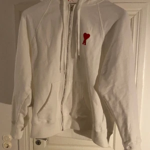 AMI hoodie - Tja! Säljer denna feta AMI zip up. L/XL. DM för fler frågor