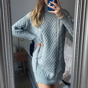 Klänning - Säljer min mysiga klänning då den inte kommer till användning🥰 Perfekt till vintern men även en sommarkväll