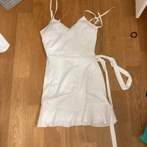 Klänning - Använd två gånger för skolavslutning.