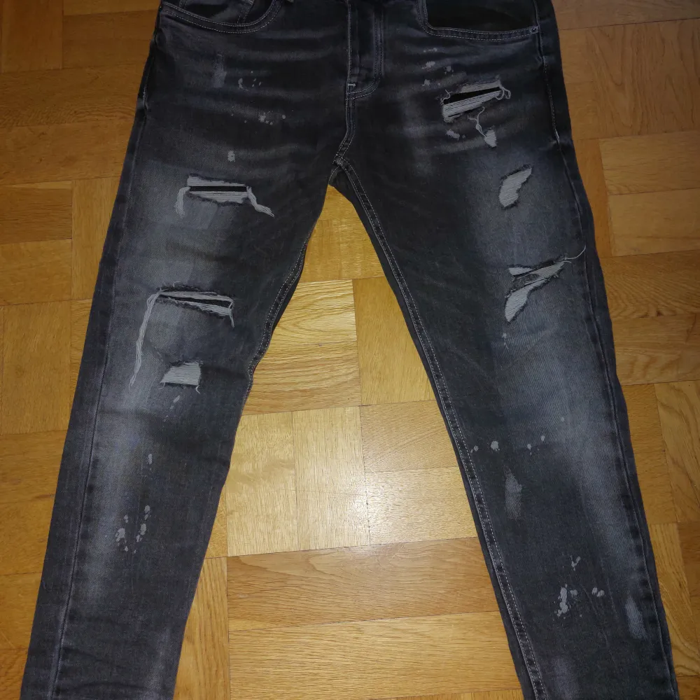 Säljer nu mina jeans som äe köpta feån Italien och jag hade växt ur den och skriv till mig om ni är intresserade👍👍. Jeans & Byxor.