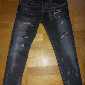 Jeans  - Säljer nu mina jeans som äe köpta feån Italien och jag hade växt ur den och skriv till mig om ni är intresserade👍👍