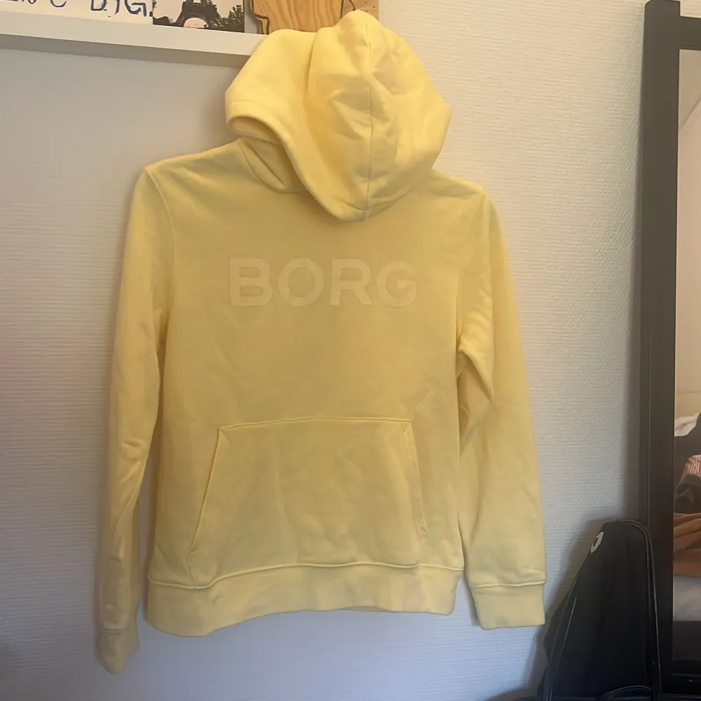 Säljer min oanvända hoodie från Björn Borg j storlek S. Vid frågor är det bara att höra av sig 💕. Hoodies.