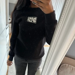 Sweatshirt  - Sweatshirt med tryck i ryggen 
