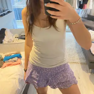 Fin lila kjol med inbyggda shorts från Zara💞