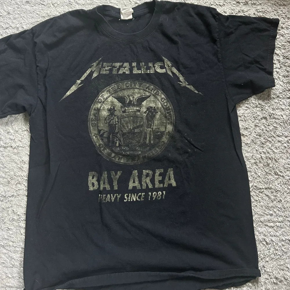 Metallica t shirt i storlek M. T-shirts.