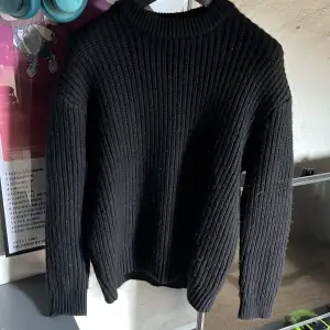 knitted thick sweater hood condition