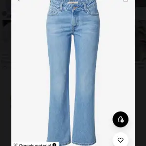 Selling these lovely levi’s jeans because they are a little too big for me. Lovely low waist bootcut fit, perfect for longer legs, inseam 33”. Waist 27”