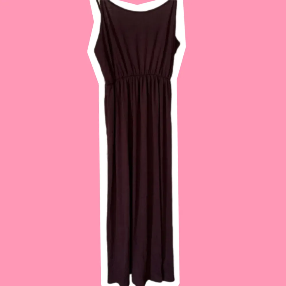 Jätteskön klänning som passar bra till sommaren☀️Aldrig använd, storlek S men passar större storlekar, stretchig🙌. Klänningar.