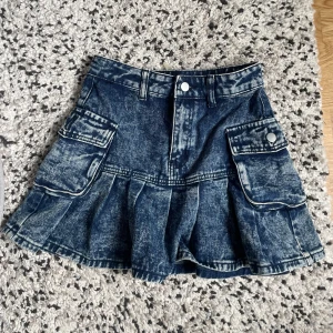 Kjol - Kjol som jag använde massor 2021 men inte kan använda då den är för liten
