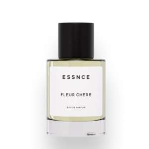 Parfym från Essence, luktar gott men tyckte inte doften passade mig. Håller väldigt länge!💗