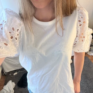 Gullig vit tröja  - Superfin vit sommar t-shirt 