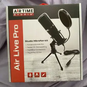 En mic jag köpte för ett par år sedan men säljer då den sällan används. Det är ett kit med bland annat pop-filter med. Smidig, nyskick 