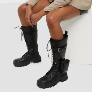 Boots från Nelly - Säljer nu dessa otroligt sköna kängor då dom bara står i garderoben.  Storlek 39 och från Nelly. Kan skickas om köparen står för frakten. 