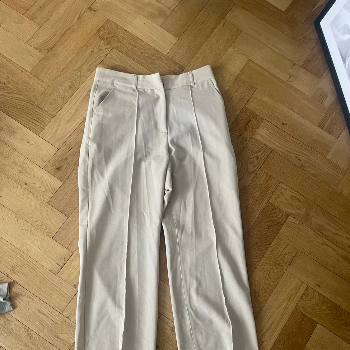 Beige kostymbyxor Från Madlady 