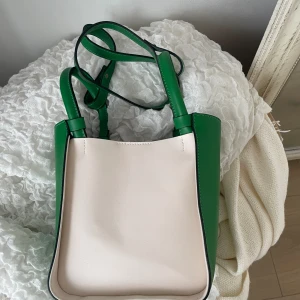  Väska  - Aldrig använd väska från Asos 