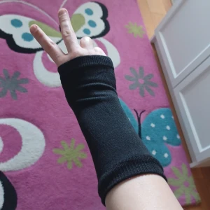 Fina svarta handvärmare☆ - Fina handvärmare, aldrig använda förutom för bilderna. Alltså väldigt bra skick,köpta på amazon tror jag. Pris kan diskuteras.