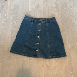  Jeanskjol  - Jätte fin jeanskjol från H&M🩵